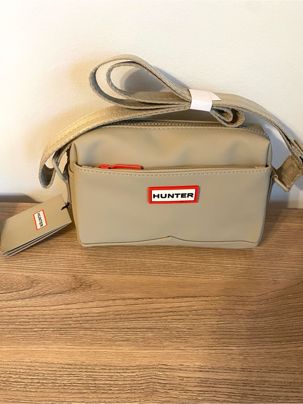 NWT Hunter women’s Crossbody Bag in Beige